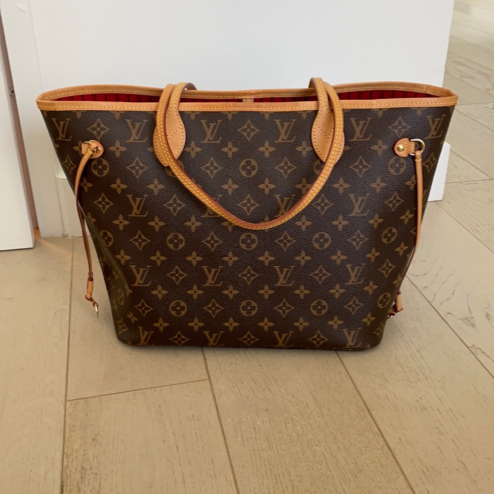 Louis Vuitton Neverfull Tote. Barely used
